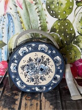 GORGEOUS UNIQUE BRAHMIN LANE AURA BLUE CROSSBODY NWT FLORAL EMBROIDERED BAG